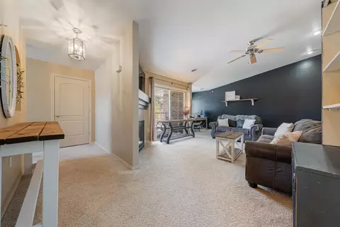 Entry Way - 4735 N Newcastle Ln #D, Appleton, WI 54913 photo 1 of 3