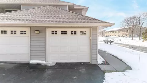 Exterior - 4735 N Newcastle Ln #D, Appleton, WI 54913 photo 3 of 5