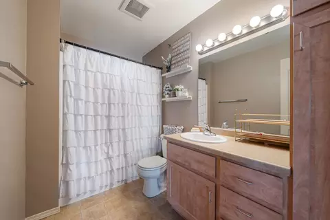 Bath - 4735 N Newcastle Ln #D, Appleton, WI 54913 photo 1 of 3