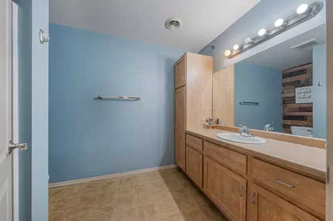 Bath - 4735 N Newcastle Ln #D, Appleton, WI 54913 photo 2 of 3