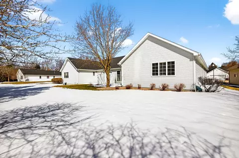 Exterior - 4745 Westbrook Ct, Appleton, WI 54913 photo 9 of 13