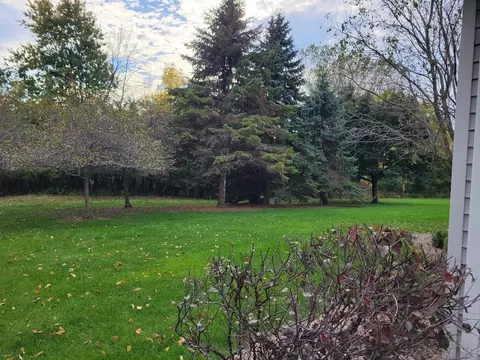 Exterior - 4745 Westbrook Ct, Appleton, WI 54913 photo 5 of 13