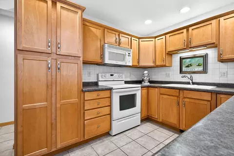 Kitchen - 4745 Westbrook Ct, Appleton, WI 54913 photo 1 of 4
