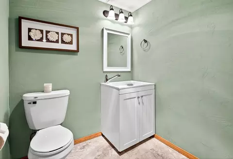 Bath - 4745 Westbrook Ct, Appleton, WI 54913 photo 4 of 4