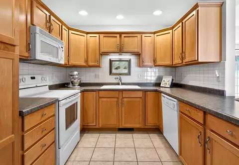 Kitchen - 4745 Westbrook Ct, Appleton, WI 54913 photo 3 of 4
