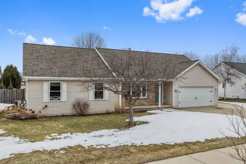 2332 Oak Ridge Cir, De Pere, WI 54115