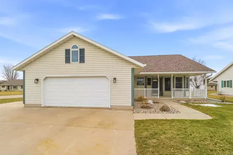 405 W Hawthorne Dr, Waupun, WI 53963