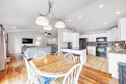 Dining - 544 Nicole Ln, Wrightstown, WI 54180 photo 2 of 2