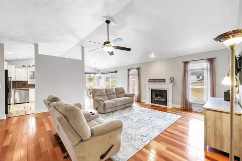 Living - 544 Nicole Ln, Wrightstown, WI 54180 photo 2 of 2