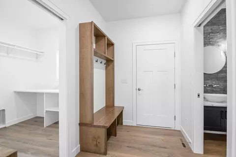 Entry Way - 278 Kerrigan Dr, Wrightstown, WI 54180 photo 5 of 7