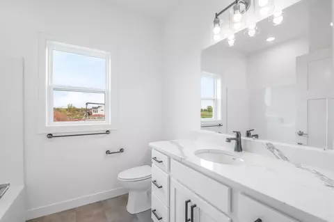 Bath - 278 Kerrigan Dr, Wrightstown, WI 54180 photo 4 of 4