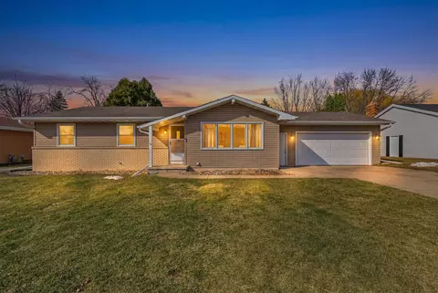 870 Nicolet Ave, Oshkosh, WI 54901