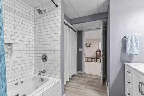 Bath - 4326 E Appleview Dr, Appleton, WI 54913 photo 7 of 7