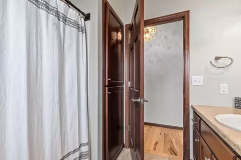 Bath - 4326 E Appleview Dr, Appleton, WI 54913 photo 5 of 7
