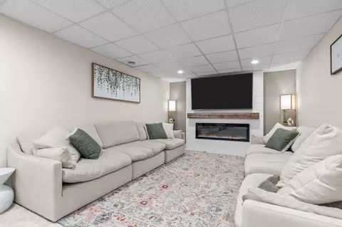 Living - 4326 E Appleview Dr, Appleton, WI 54913 photo 4 of 4