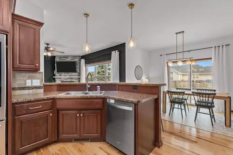Kitchen - 4326 E Appleview Dr, Appleton, WI 54913 photo 6 of 6