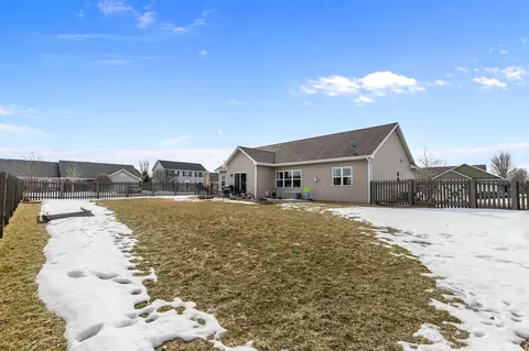 Exterior - 4326 E Appleview Dr, Appleton, WI 54913 photo 2 of 6