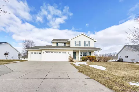 2080 W Higgins Hl, De Pere, WI 54115