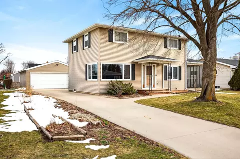 1041 Shannon St, Neenah, WI 54956