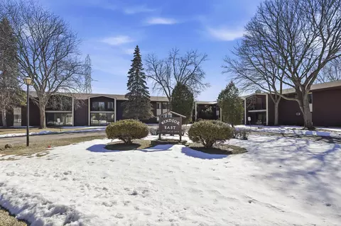 1699 Alcan Dr #212, Menasha, WI 54952