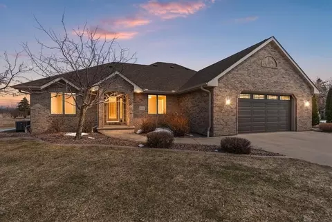 n1916 Rochelle Court, Greenville, WI 54942