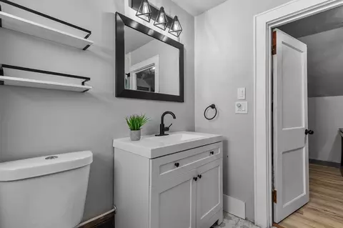 Bath - 818 N Durkee St, Appleton, WI 54911 photo 4 of 4