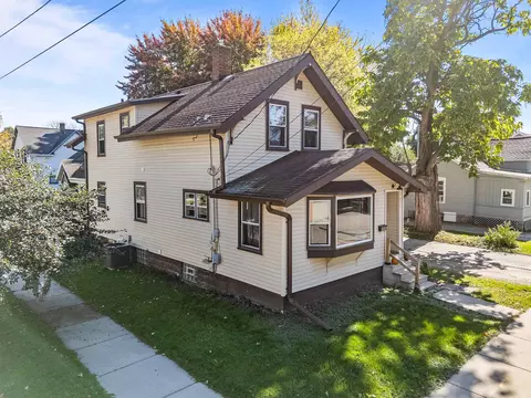 Exterior - 818 N Durkee St, Appleton, WI 54911 photo 5 of 7