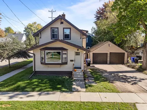 Exterior - 818 N Durkee St, Appleton, WI 54911 photo 6 of 7