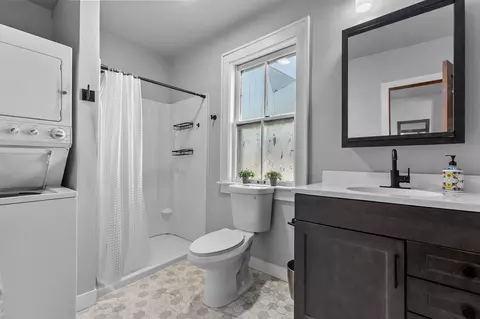 Bath - 818 N Durkee St, Appleton, WI 54911 photo 1 of 4