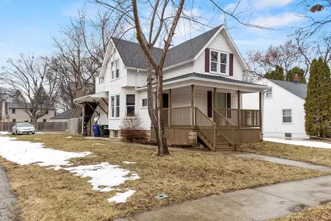 621 N Huron St, De Pere, WI 54115