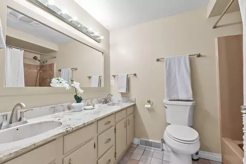 Bath - 3225 N Abendroth St, Appleton, WI 54914 photo 3 of 6
