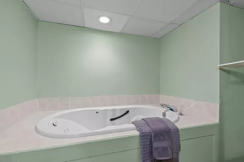 Bath - 3225 N Abendroth St, Appleton, WI 54914 photo 6 of 6