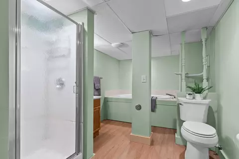 Bath - 3225 N Abendroth St, Appleton, WI 54914 photo 5 of 6