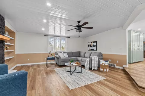 Living - 3225 N Abendroth St, Appleton, WI 54914 photo 3 of 3