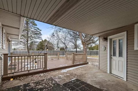 Exterior - 3225 N Abendroth St, Appleton, WI 54914 photo 4 of 10