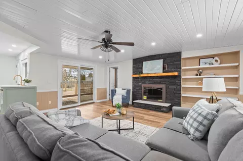 Living - 3225 N Abendroth St, Appleton, WI 54914 photo 2 of 3