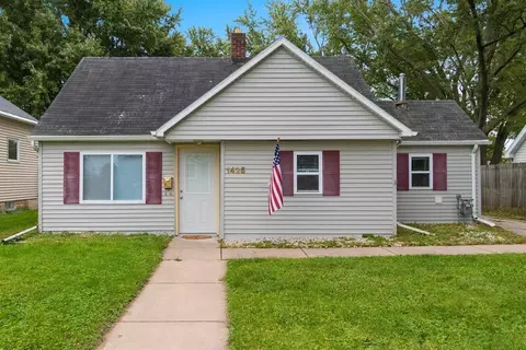 1425 Clark St, Allouez, WI 54301