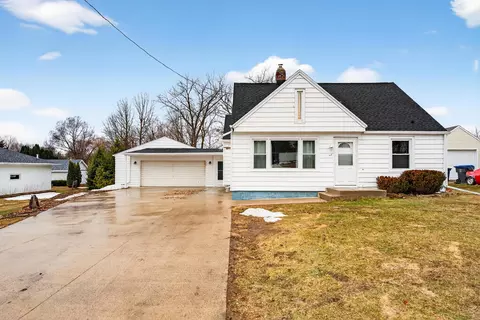 117 N Cherry St, Hortonville, WI 54944