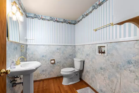 Bath - 933 E Windfield Pl #B, Appleton, WI 54911 photo 1 of 5