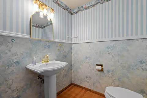 Bath - 933 E Windfield Pl #B, Appleton, WI 54911 photo 2 of 5