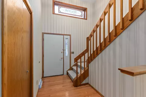 Entry Way - 933 E Windfield Pl #B, Appleton, WI 54911 photo 1 of 2