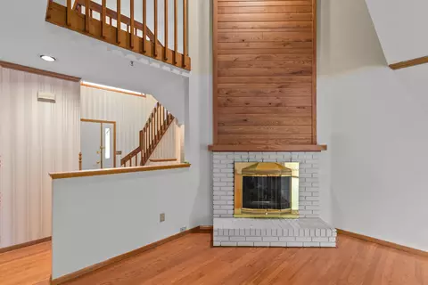 Living - 933 E Windfield Pl #B, Appleton, WI 54911 photo 2 of 5