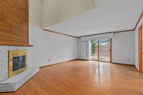 Living - 933 E Windfield Pl #B, Appleton, WI 54911 photo 4 of 5