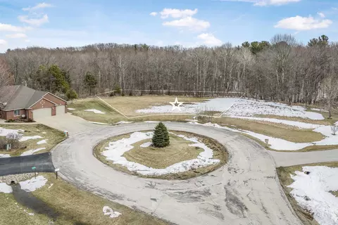Bay Hill Court, Luxemburg, WI 54217
