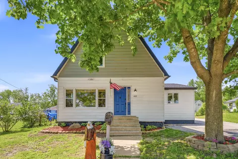 418 E Hancock St, New London, WI 54961