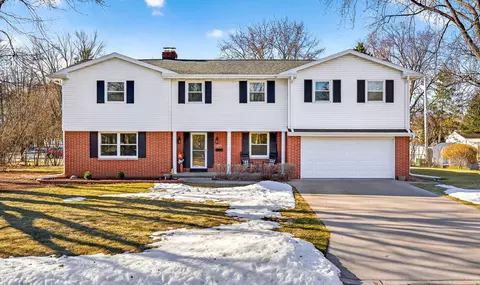 611 Chatham Ct, Neenah, WI 54956