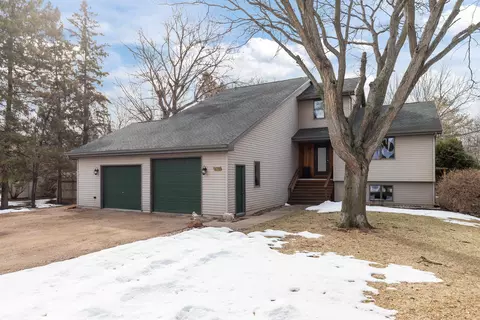 419 Maple Ln, Neenah, WI 54956