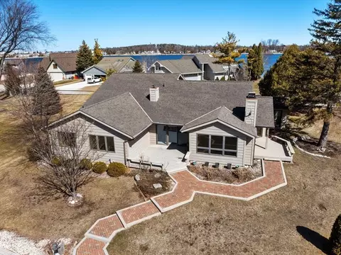 535 E Vine Ct, Sturgeon Bay, WI 54235