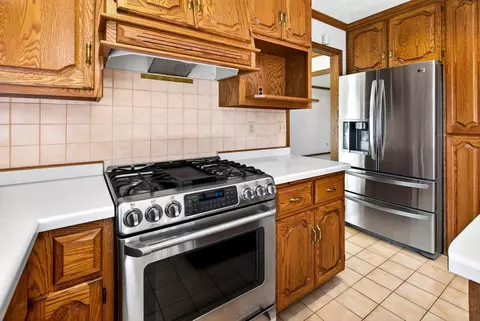 Kitchen - 951 E Foxmoor Ln, Appleton, WI 54911 photo 5 of 5