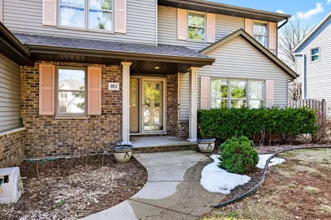 Exterior - 951 E Foxmoor Ln, Appleton, WI 54911 photo 2 of 9